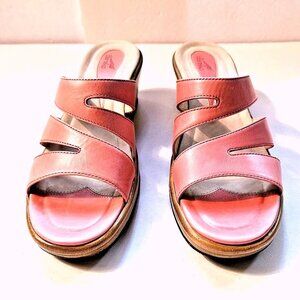 Dansko Avril Wedge Sandals Size 8.5 39 Pink Leather Open Toe Slides Slip-On EUC